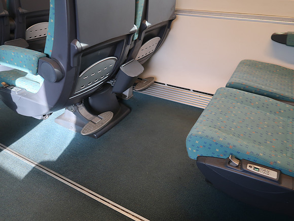 IMG_1822-seat-spacing