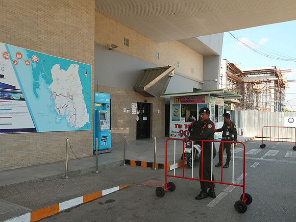 IMG_4404-airport-entrance