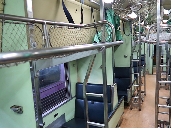 IMG_4134-luggage-rack