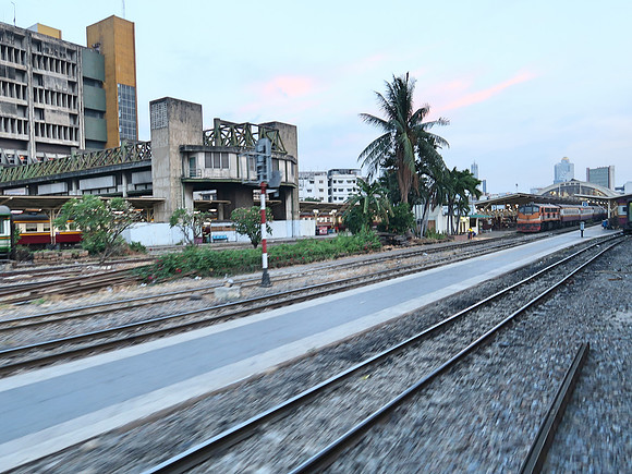 IMG_4141-departing-hua-lamphong
