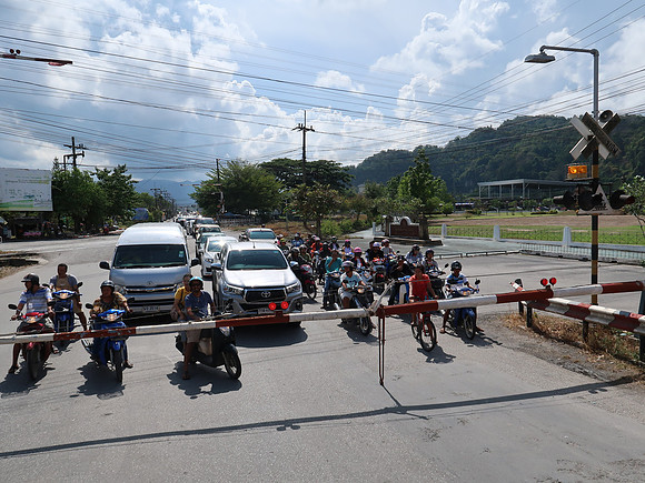 IMG_4182-crossing-thungsong-junction