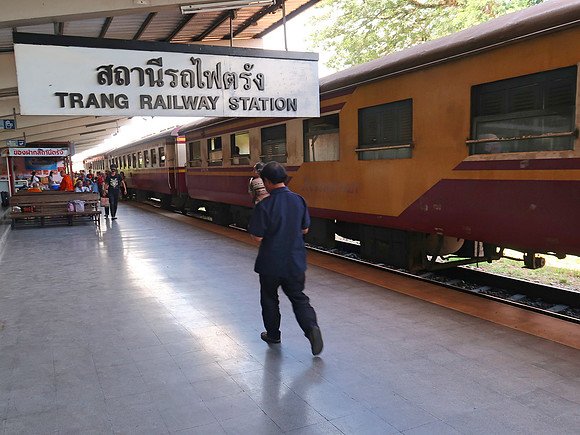 IMG_4188-trang-railway-platform