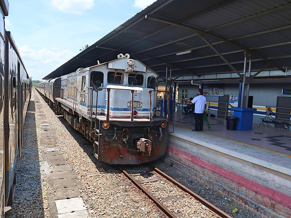 IMG_4799-kuala-krai-waiting-for-train