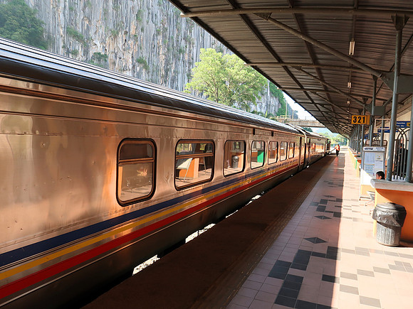 IMG_4985-train-at-gua-musang