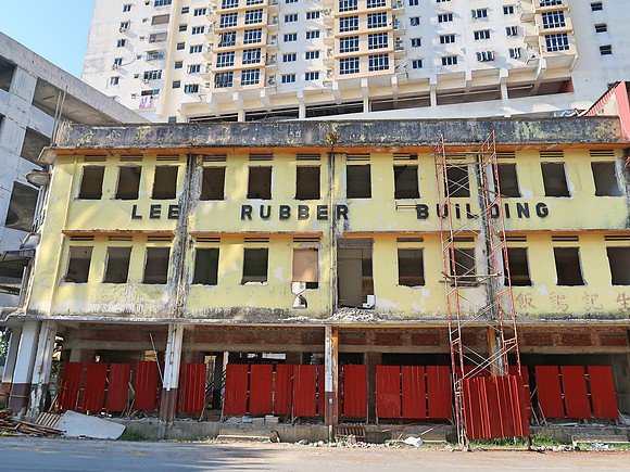IMG_4625-lee-rubber-building