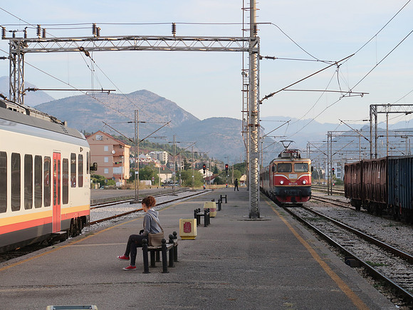 IMG_2492-train-arriving-from-belgrade