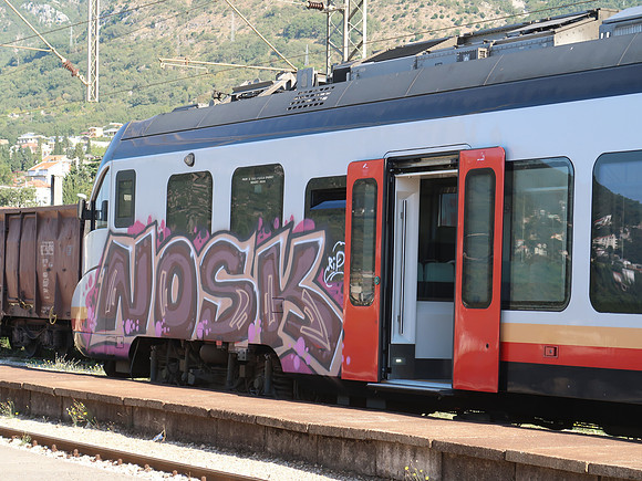 IMG_2745-graffiti-on-train