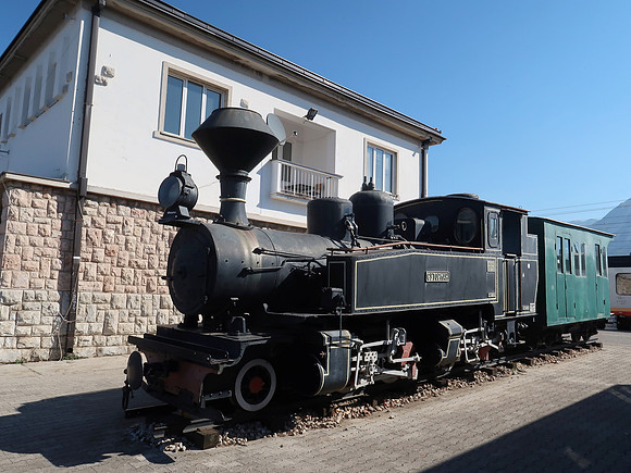 IMG_2754-steam-engine-at-bar
