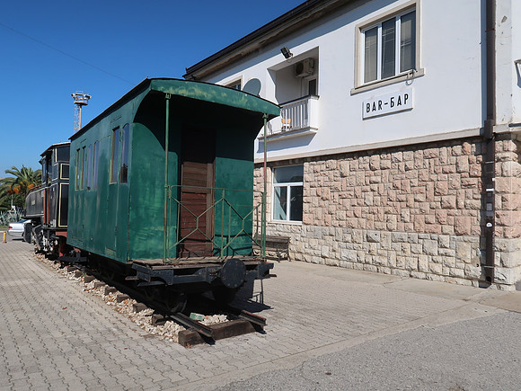 IMG_2752-old-train-at-bar
