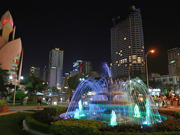 IMG_6345-night-fountain