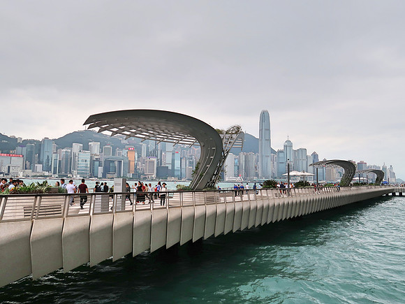 IMG_6496-avenue-of-stars-harbour-walk