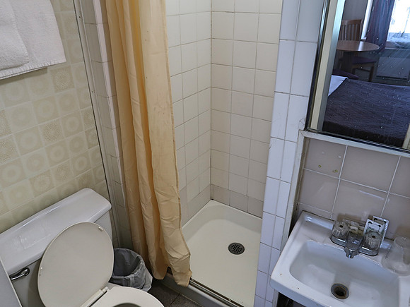 IMG_6917-casa-bella-bathroom