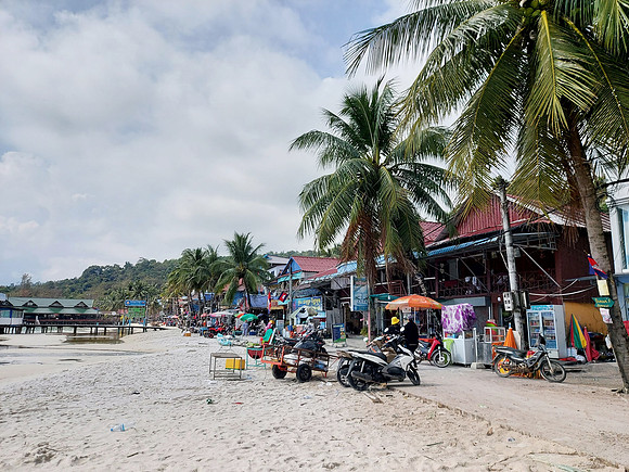 20220111_102305-kaoh-touch-beach-shops