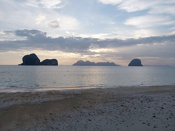 20220208_071158-koh-ngai-sunrise