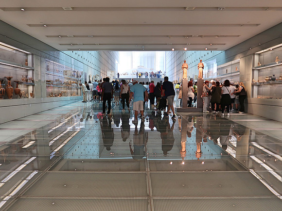 IMG_7970-museum-crowd