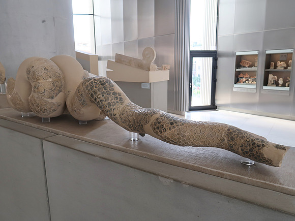 IMG_7983-snake-from-a-pediment