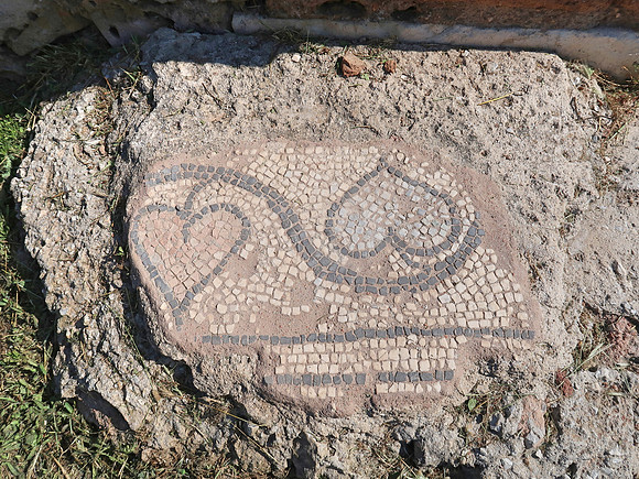 IMG_7746-hadrians-library-love-hearts