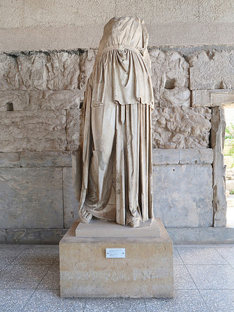 IMG_7755-cult-statue-of-apollo-patroos