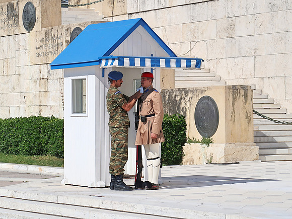 IMG_7813-guard-and-soldier