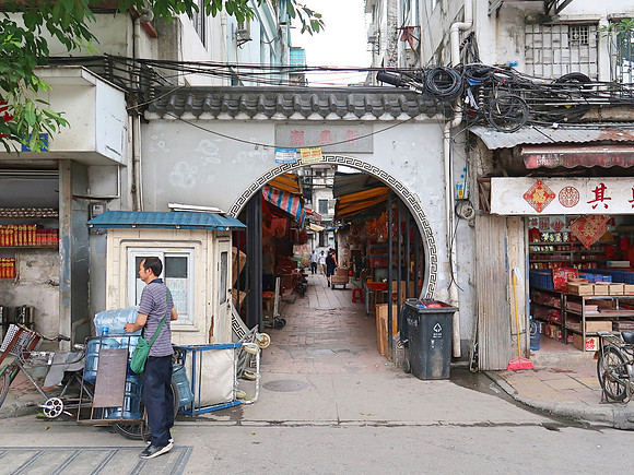 IMG_8485-alley-entrance