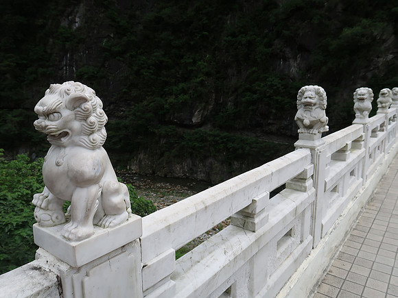 IMG_8886-bridge-ornaments