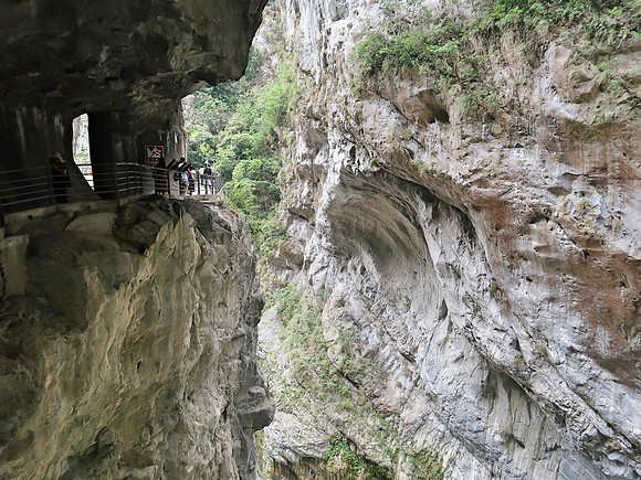IMG_8933-swallow-grotto-walkway