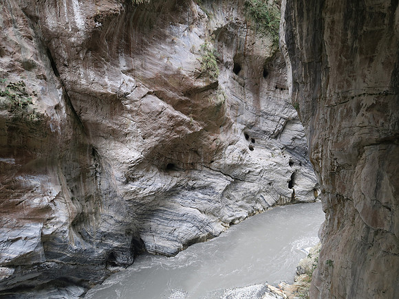 IMG_8935-gorge-at-swallow-grotto