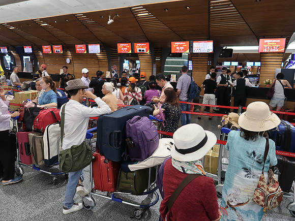 IMG_9081-vietjet-queue