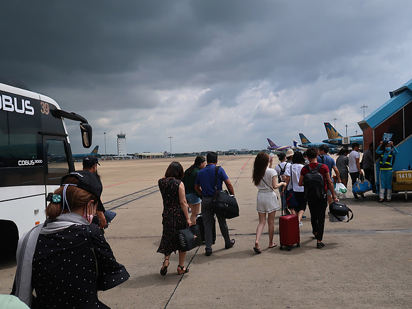 IMG_9090-tarmac-boarding-sgn-hph