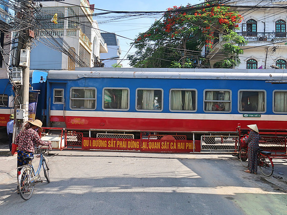 IMG_9247-train-crossing