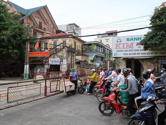 IMG_9368-cau-dat-level-crossing