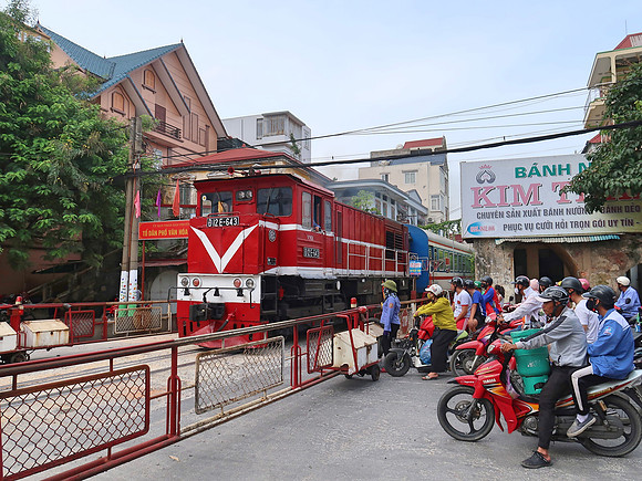 IMG_9371-train-at-cau-dat