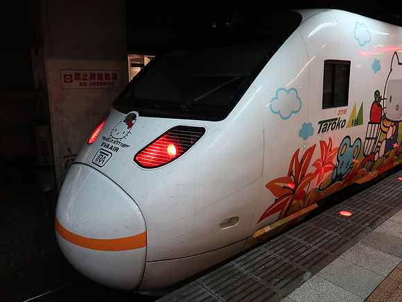 IMG_8990-hello-kitty-train