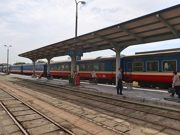 IMG_9429-hanoi-train-at-haiphong