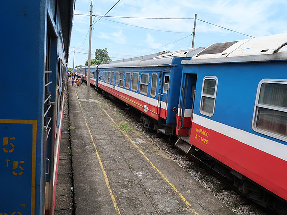 IMG_9485-trains-at-ga-cam-giang
