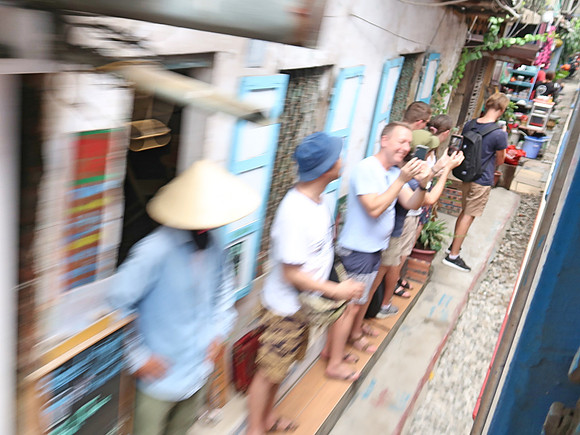 IMG_9534-hanoi-train-spotters