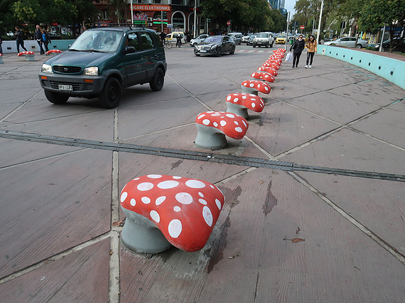 IMG_3389-toadstool-bollards