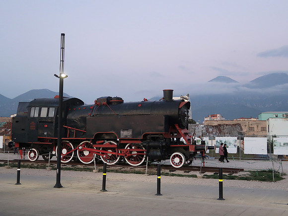 IMG_3545-old-train-and-mountains