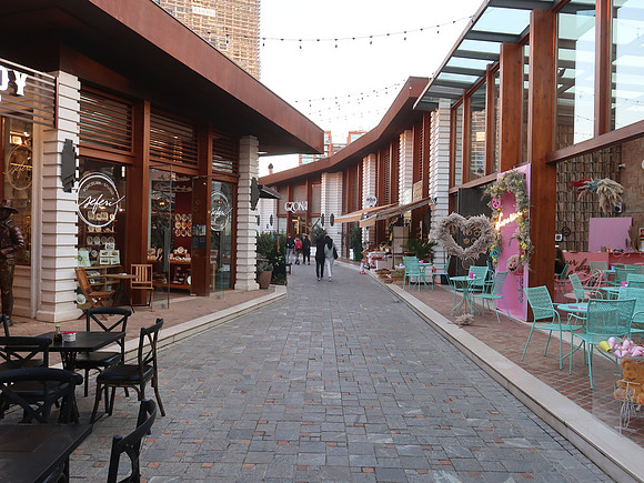 IMG_3887-tirana-castle-shops