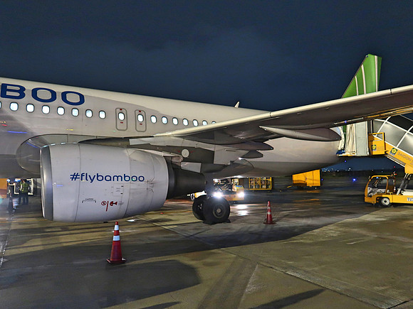 IMG_9793-disembarking-at-sgn