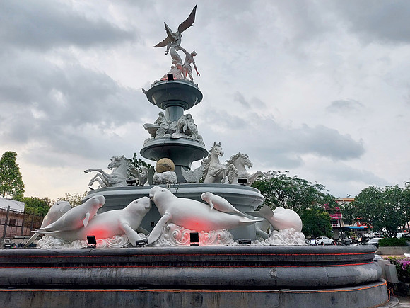 20220210_174248-dugong-fountain