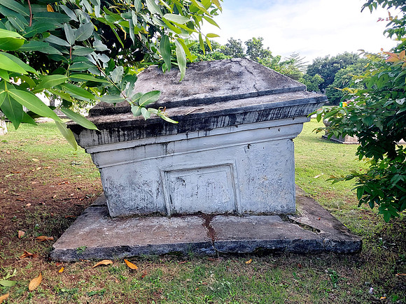 20240425_082310-sinking-grave