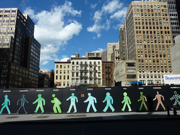 Walking Men 99