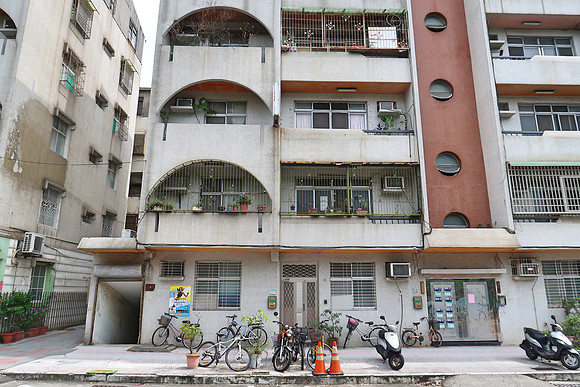 IMG_0297-tiled-apartment