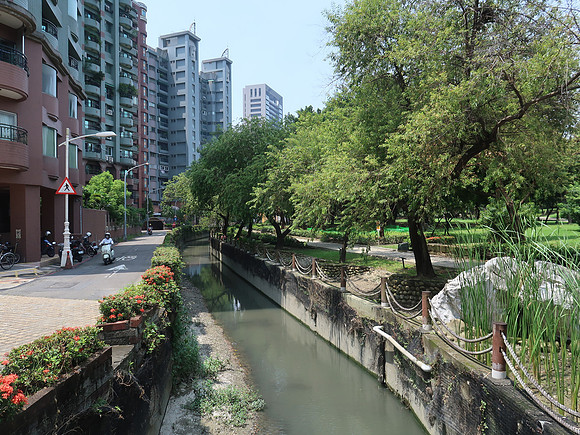 IMG_0072-botanical-garden-canal