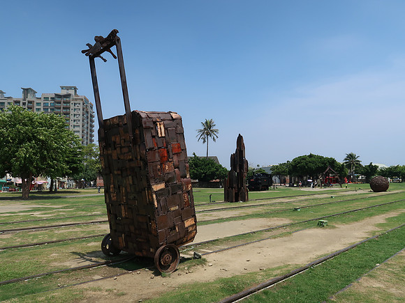 IMG_0132-rail-yard-sculptures