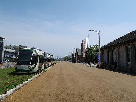 IMG_0149-lightrail-at-docks