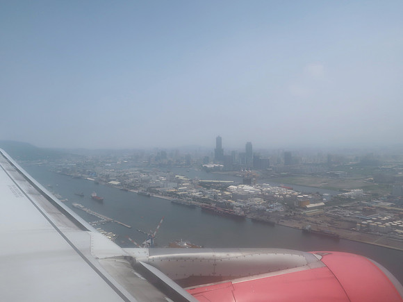 IMG_9917-flying-into-kaohsiung