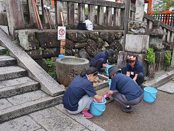 IMG_0457-washing-rocks