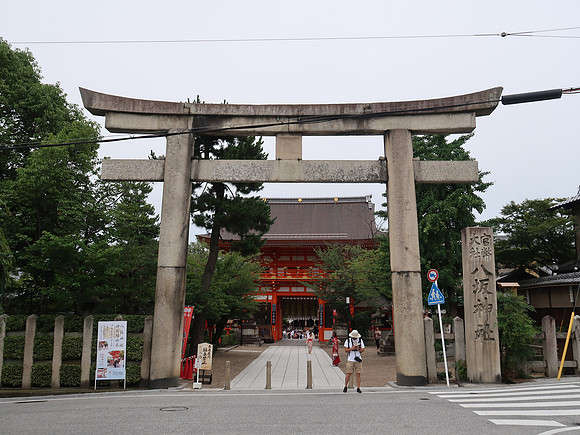 IMG_0506-yasaka-jinja-shrine